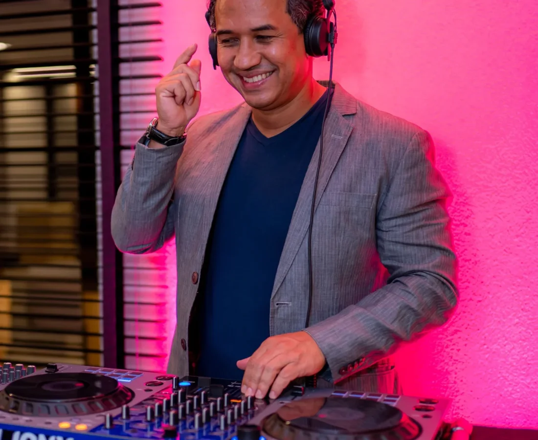 33BE469E-CFCE-4432-A6FC-D9C5593F8406